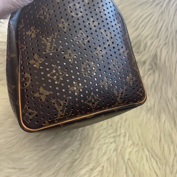 EUC (like new) Lv Perforated Speedy 30 - Picture 6 of 13